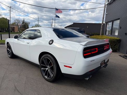 Used 2017 Dodge Challenger SXT RWD image 6