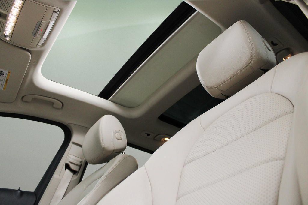 Used 2022 Mercedes-Benz GLC 300 image 38