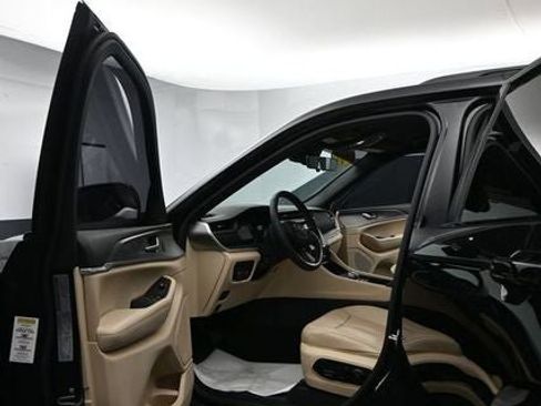 Used 2023 Jeep Grand Cherokee Limited w/ Luxury Tech Group II AWD/4WD image 17