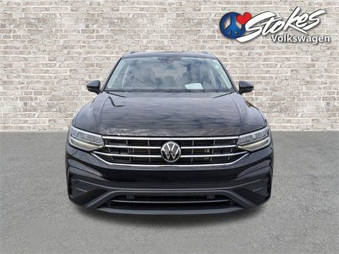 Certified 2023 Volkswagen Tiguan SE w/ Panoramic Sunroof Package image 9