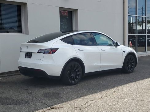 Used 2021 Tesla Model Y Long Range image 3