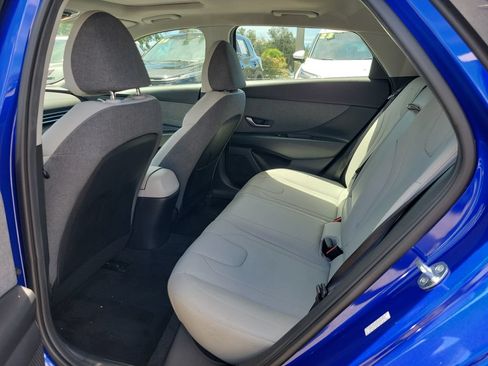 Used 2023 Hyundai Elantra Limited FWD image 10