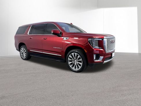 Used 2024 GMC Yukon XL Denali AWD/4WD image 3