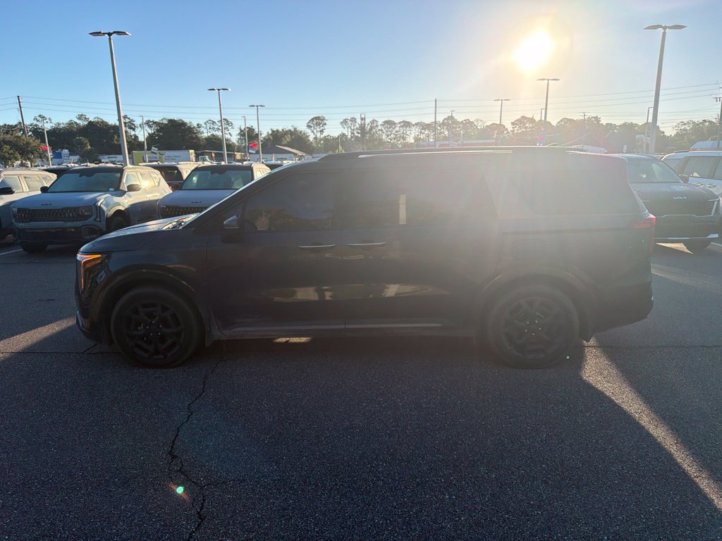 Certified 2025 Kia Carnival SX w/ SX Dark Edition Package FWD image 8