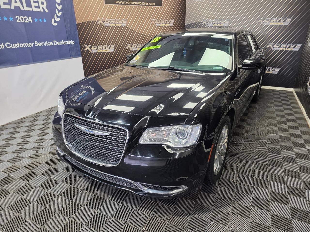 Used 2018 Chrysler 300 Touring L AWD/4WD image 2