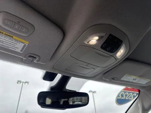 Used 2022 Chrysler Pacifica Touring-L FWD image 12