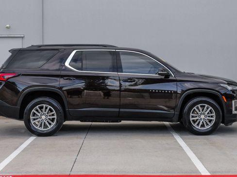 Used 2022 Chevrolet Traverse LT FWD image 8