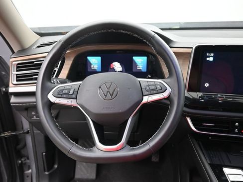 Used 2025 Volkswagen Atlas SE FWD image 9
