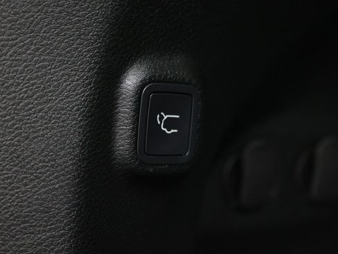 Used 2019 Jeep Cherokee Latitude Plus w/ Comfort/Convenience Group FWD image 47