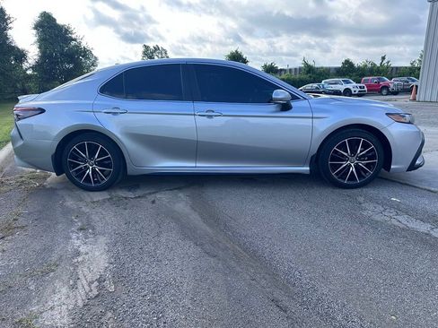 Used 2024 Toyota Camry SE FWD image 4