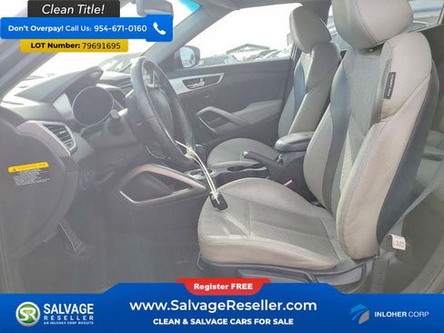 Used 2013 Hyundai Veloster w/ Style Pkg image 9