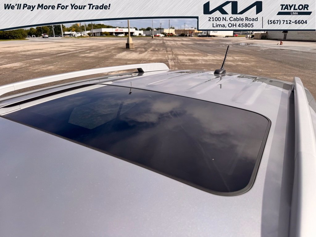 Used 2025 Hyundai Venue SEL FWD image 15