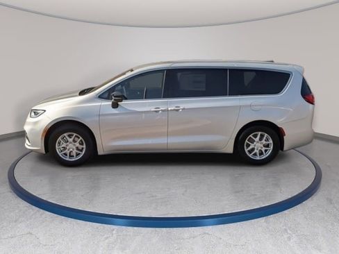 New 2026 Chrysler Pacifica Select image 8