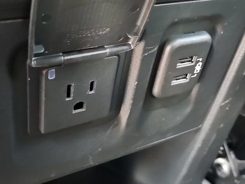 Used 2024 Chevrolet Traverse RS FWD image 45