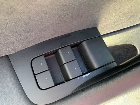 Used 2023 Tesla Model Y 2WD image 9