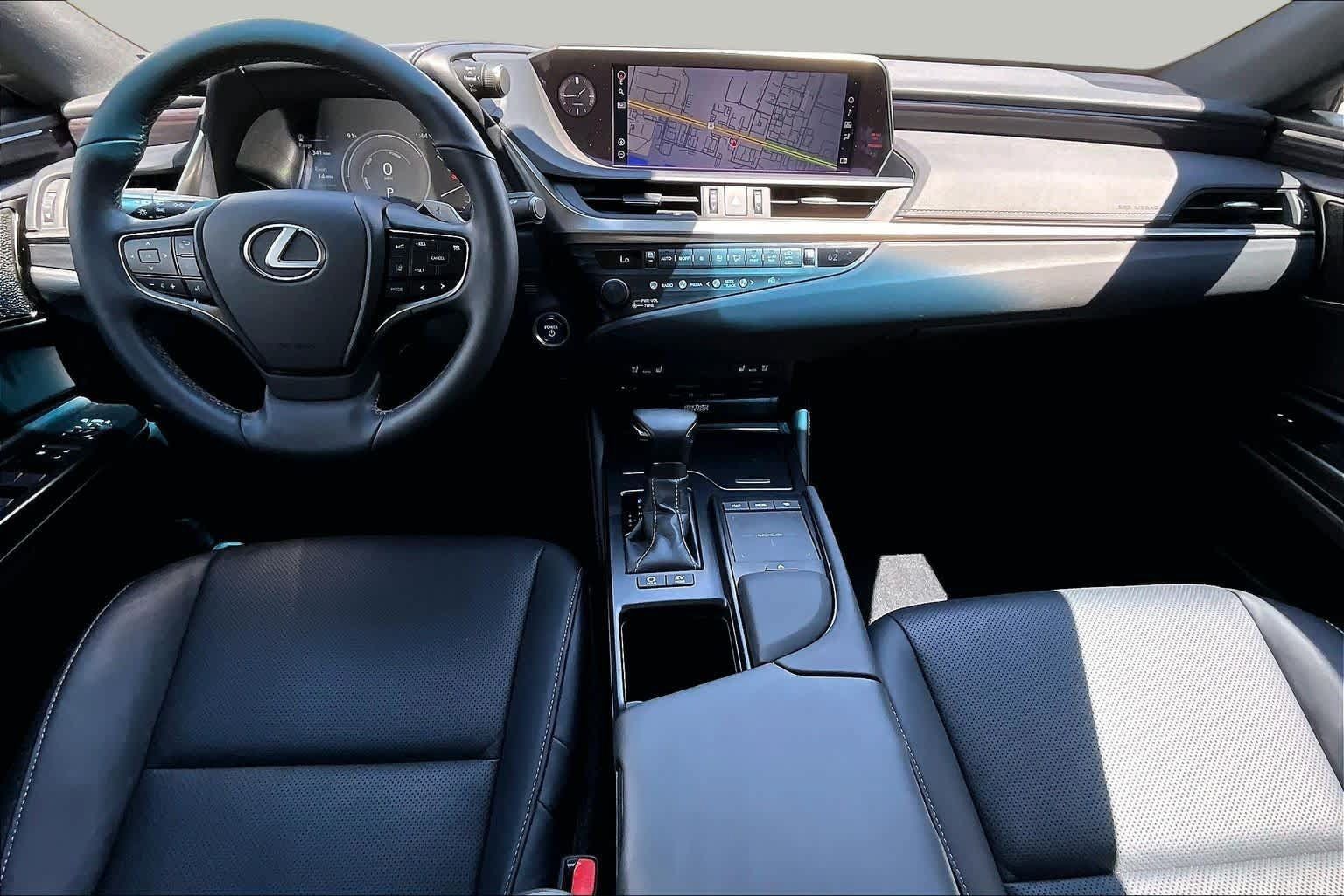 Used 2020 Lexus ES 300h w/ Premium Package FWD image 16