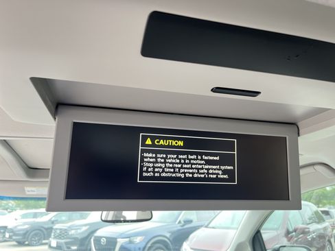 Used 2014 Toyota Sienna Limited w/ Limited Premium Package FWD image 16