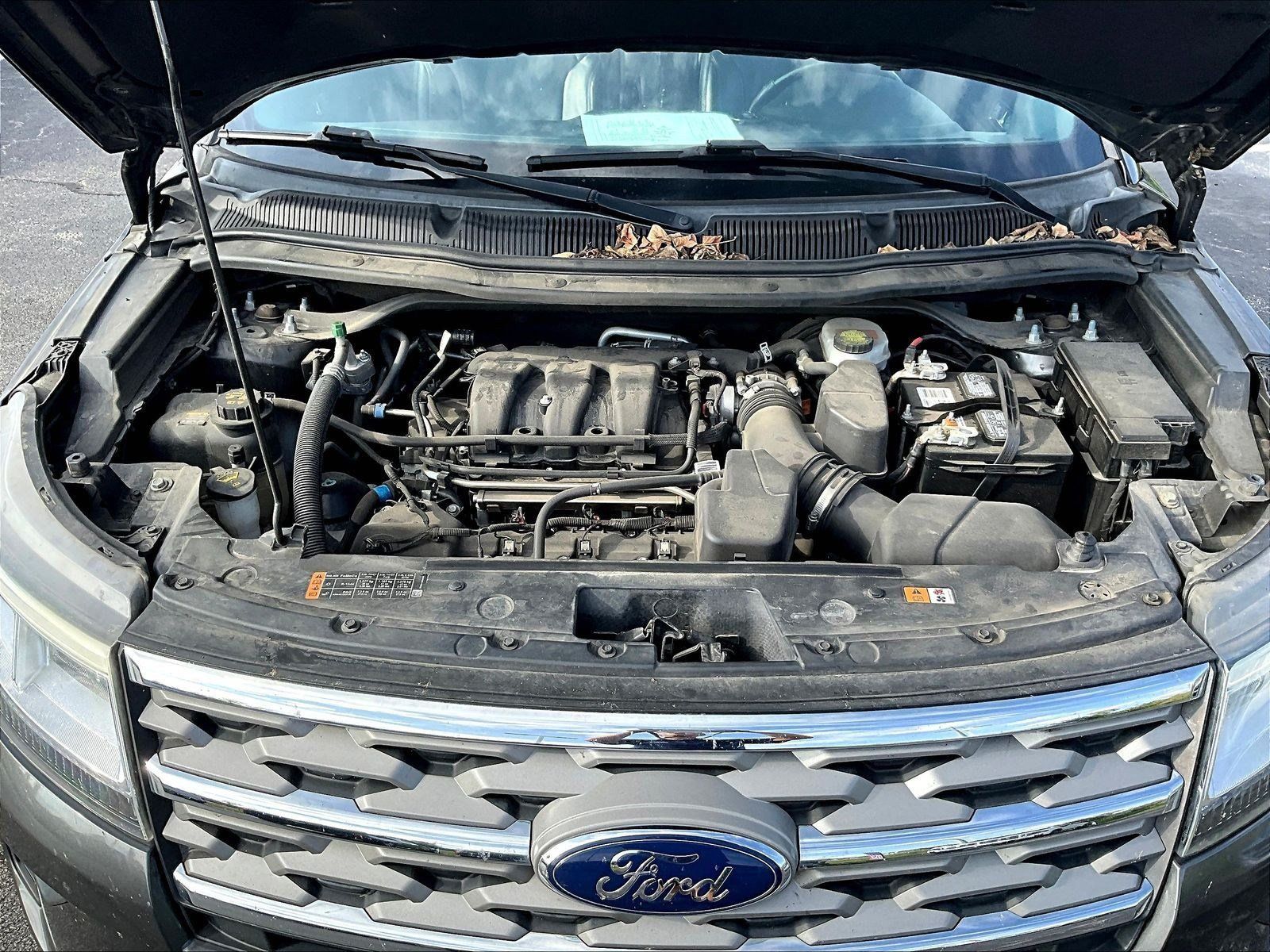 Used 2018 Ford Explorer XLT w/ Equipment Group 202A FWD image 30