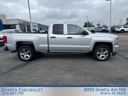 Used 2017 Chevrolet Silverado 1500 Custom w/ Custom Convenience Package AWD/4WD image 2