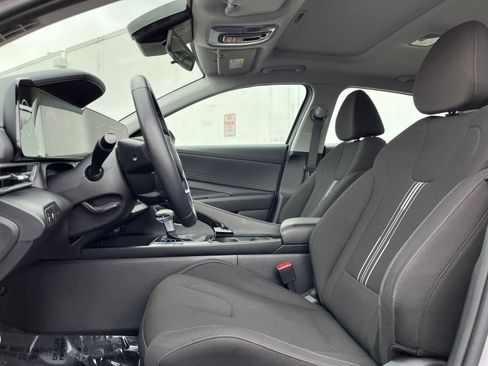 Used 2025 Hyundai Elantra SEL image 27