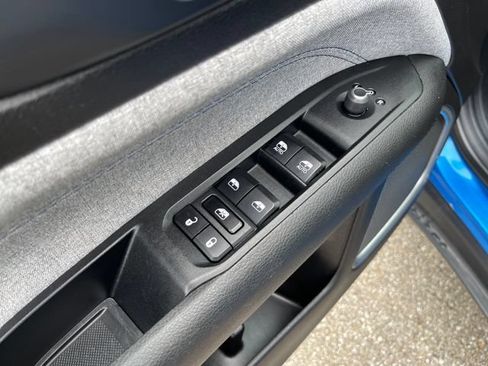 Used 2024 Jeep Compass Latitude AWD/4WD image 11