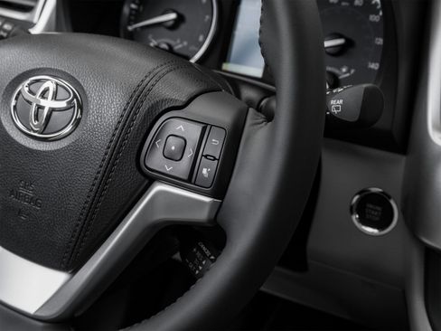 Used 2016 Toyota Highlander XLE image 53