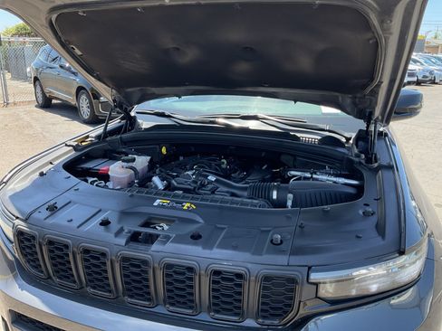 Used 2023 Jeep Grand Cherokee L Laredo AWD/4WD image 23