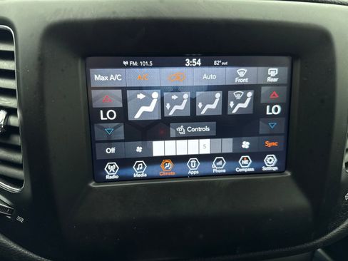 Used 2018 Jeep Compass Latitude w/ Popular Equipment Group AWD/4WD image 27