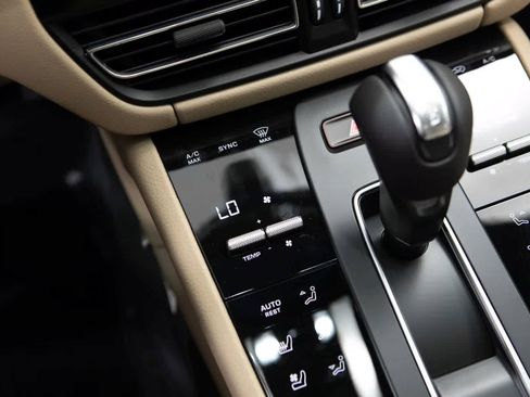 Certified 2026 Porsche Macan AWD/4WD image 25