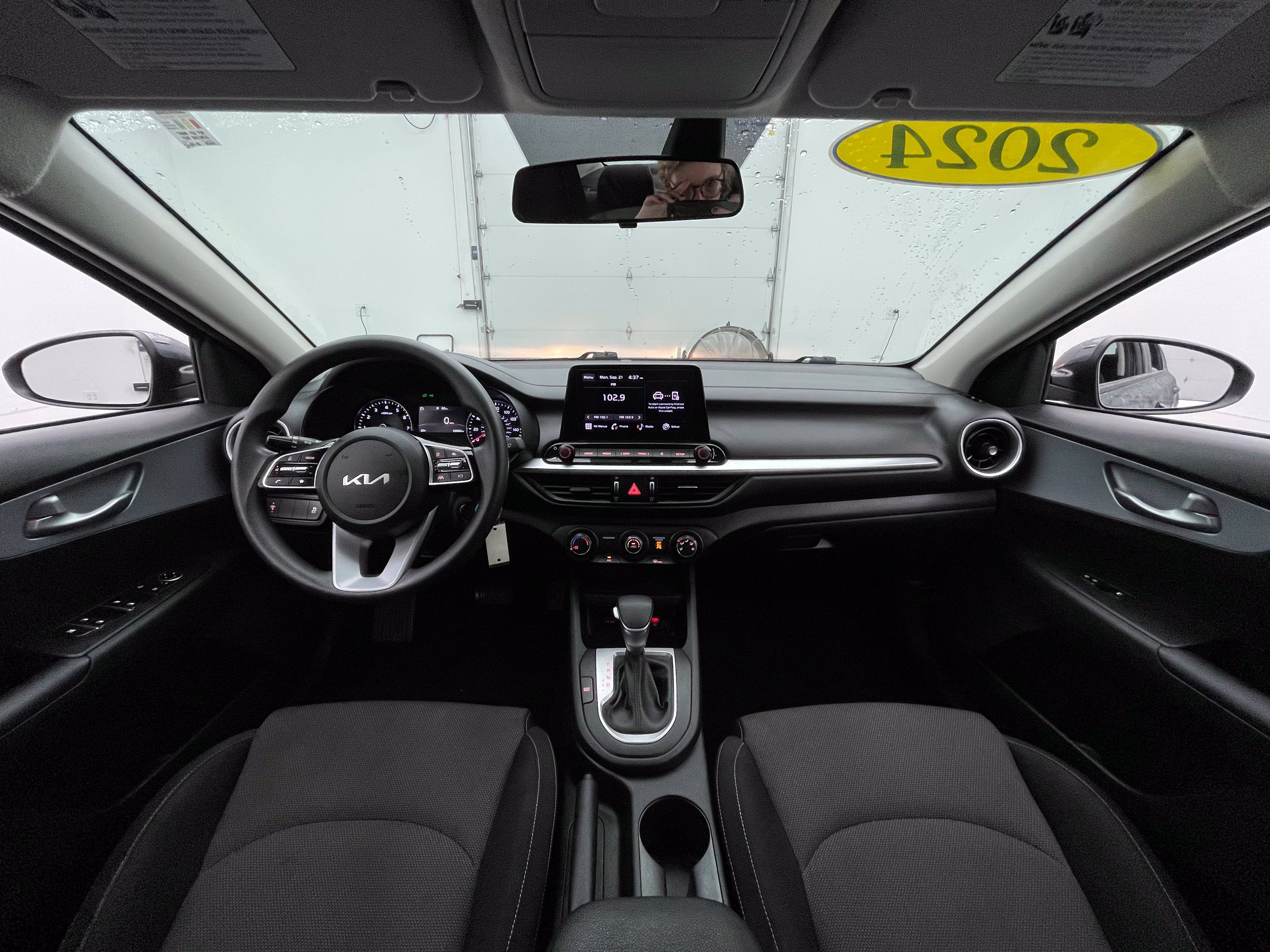 Used 2024 Kia Forte LXS FWD image 3