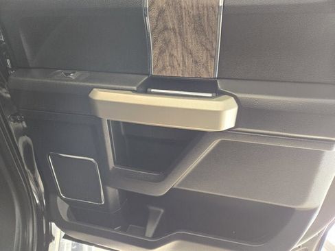 Used 2022 Ford F250 XLT w/ Black Appearance Package image 8