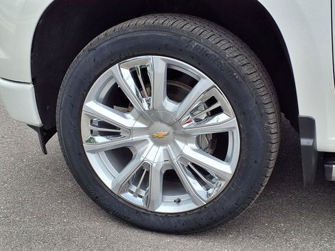 Used 2023 Chevrolet Silverado 1500 High Country w/ High Country Premium Package AWD/4WD image 30