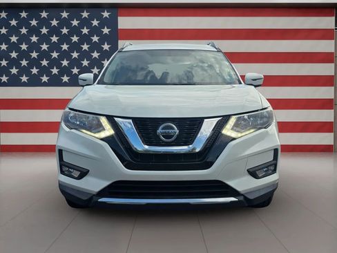 Used 2018 Nissan Rogue SV image 2