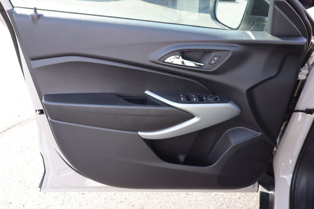 New 2026 Chevrolet Trax RS w/ Sunroof Package FWD image 4