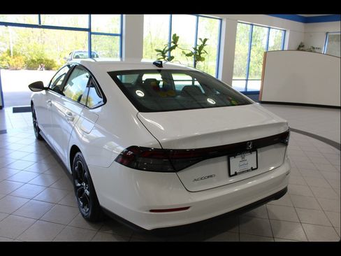 Certified 2025 Honda Accord SE image 7