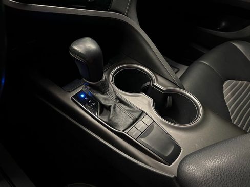 Used 2022 Toyota Camry SE image 14