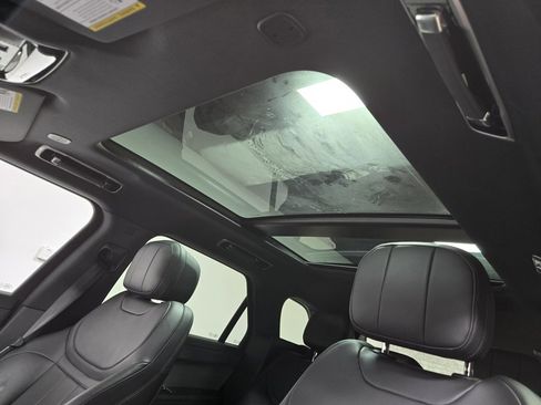 Used 2025 Land Rover Range Rover Sport SE image 9