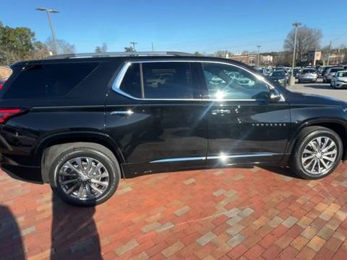 Used 2023 Chevrolet Traverse Premier image 3