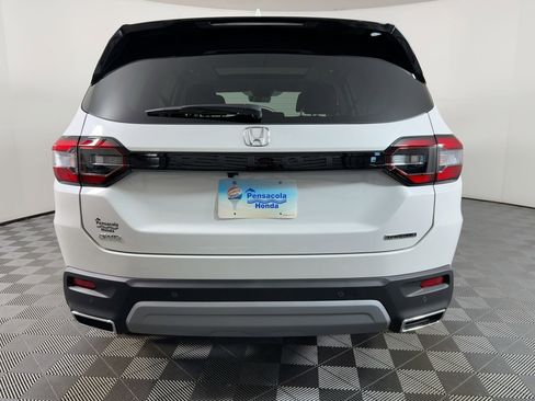 New 2025 Honda Pilot Touring image 9