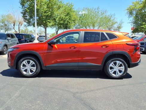 Used 2024 Chevrolet Trax LS FWD image 2
