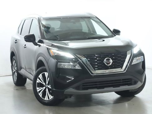 Used 2021 Nissan Rogue SV w/ Premium Package image 2