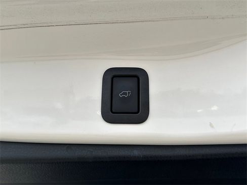 Used 2019 Toyota Highlander XLE image 6