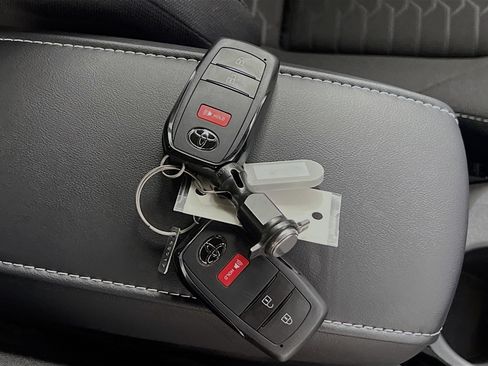 Used 2025 Toyota Corolla SE FWD image 36