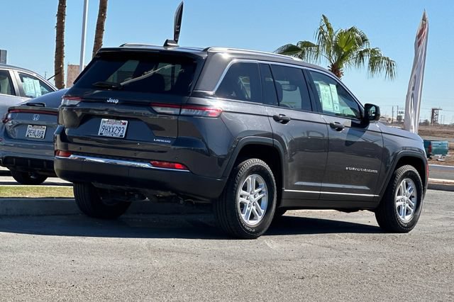 Certified 2023 Jeep Grand Cherokee Laredo RWD image 3