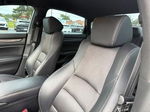 Used 2018 Honda Accord Sport image 14