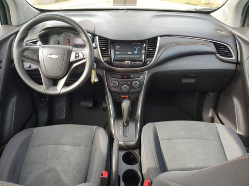 Used 2017 Chevrolet Trax LS image 28