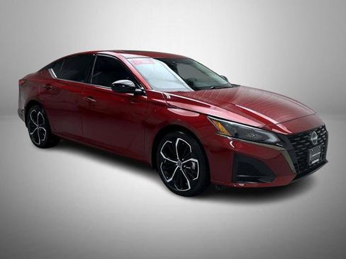 Certified 2024 Nissan Altima 2.5 SR w/ SR Premium Package AWD/4WD image 3