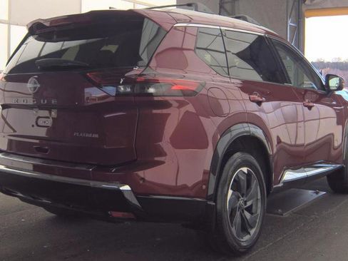 Used 2025 Nissan Rogue Platinum w/ Platinum Premium Package FWD image 8