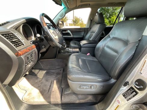 Used 2009 Toyota Land Cruiser image 10