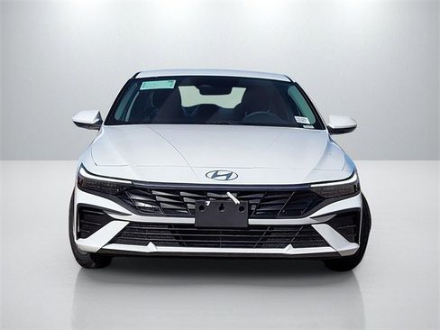 New 2026 Hyundai Elantra SE image 2